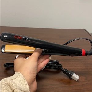 SOLD 🛑 CHI TECH 3/4” travel ceramic flat iron